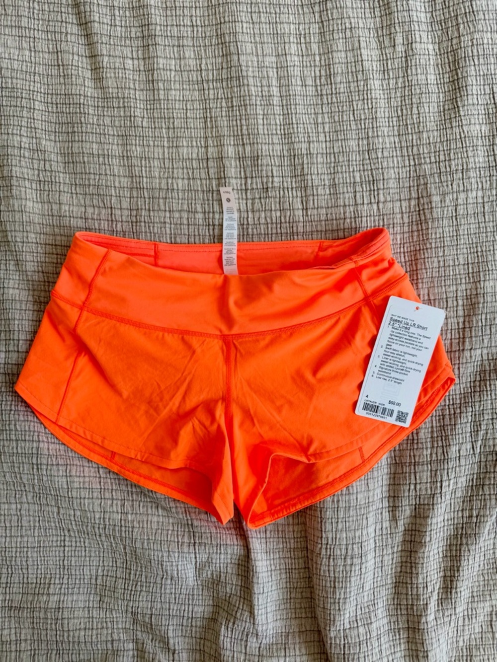Lululemon Speed Up Short 2.5" Low Rise
Highlight Orange